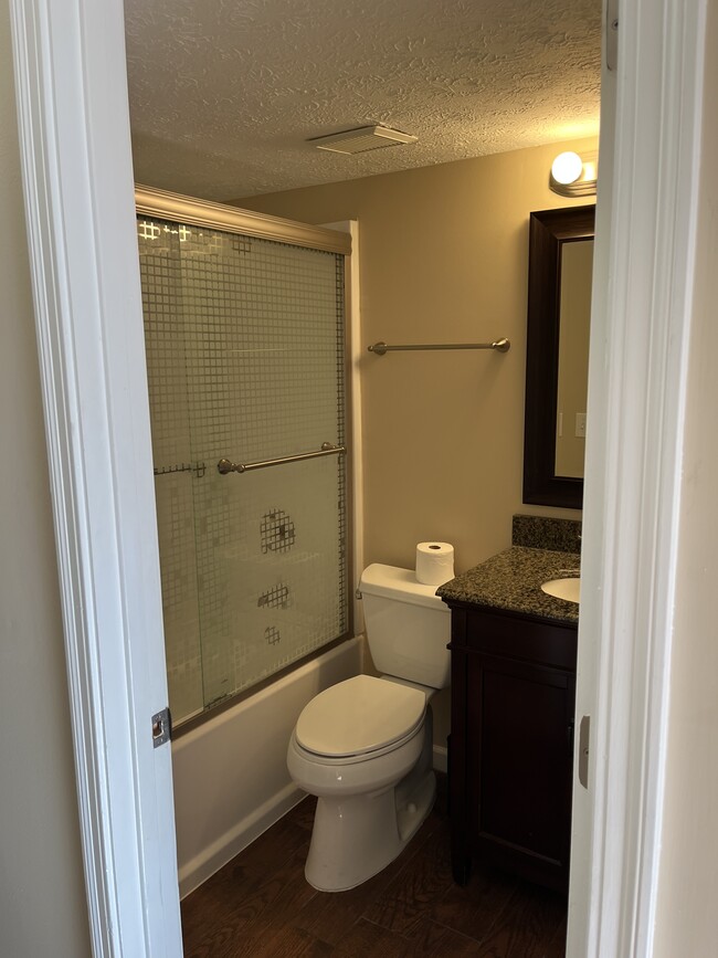 1st floor bath - 7110 Sweetwater Dr