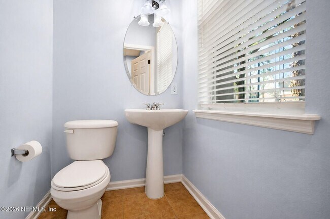 Foto del edificio - 6150 High Tide Blvd