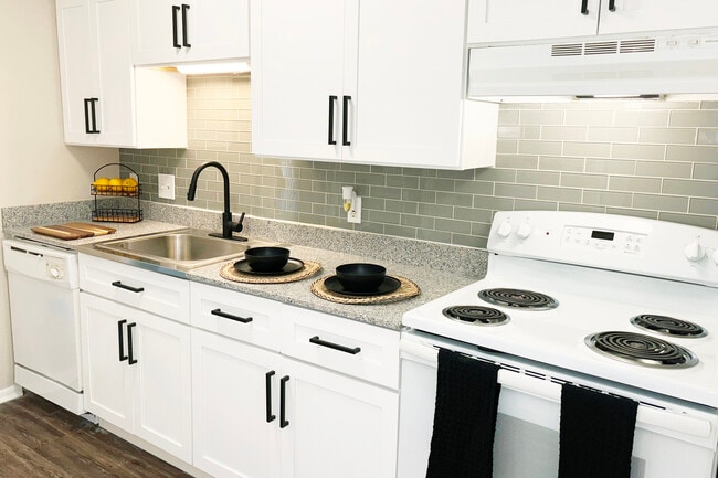 Building Photo - Margeaux Metairie Apartments