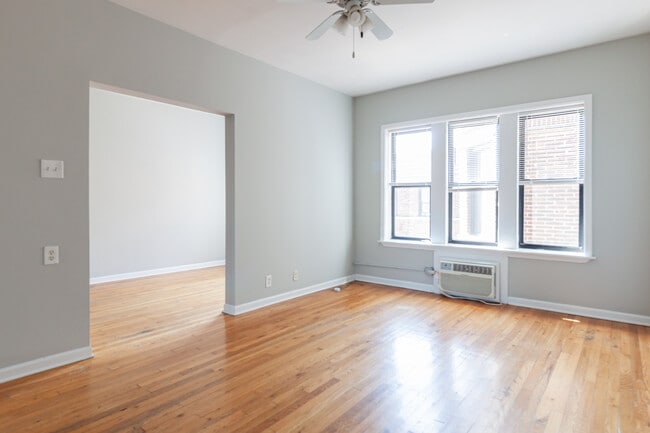 Building Photo - 736 W Addison St