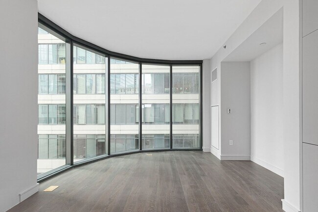 Building Photo - 47 Lagrange St