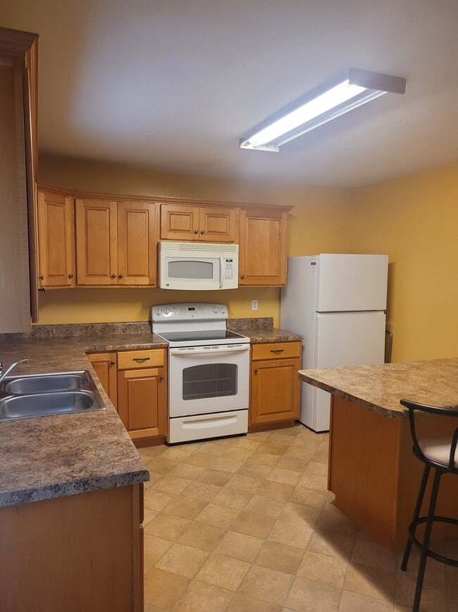 Building Photo - 707 Barksdale Dr