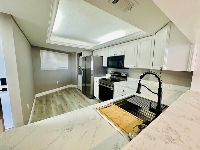 Building Photo - Gorgeous Waterfront condo on Island Estate...