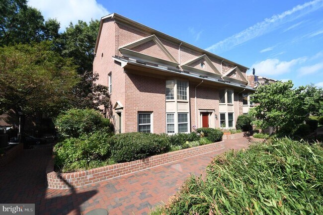 Building Photo - 601 N Tazewell St