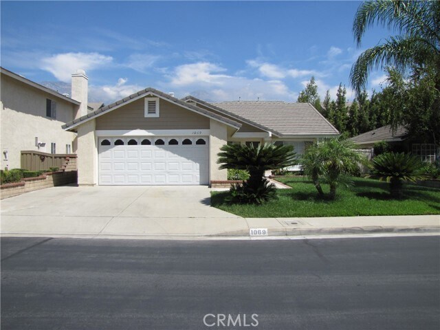 Primary Photo - 1069 Viewpoint St