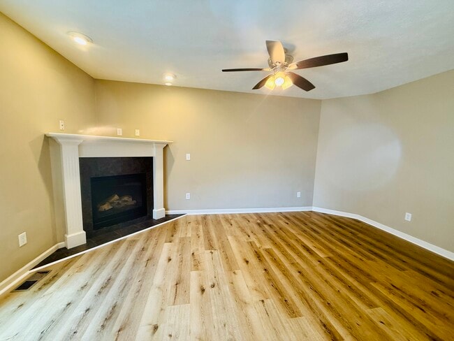 Building Photo - 1112 Ekstam Dr