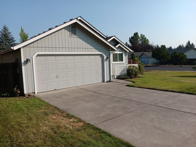 Foto del edificio - Charming Single-Level Home in Bend’s Mountain View Area