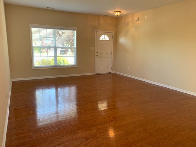 Building Photo - 4 Bed / 2.5 Bath Home in Holly Springs