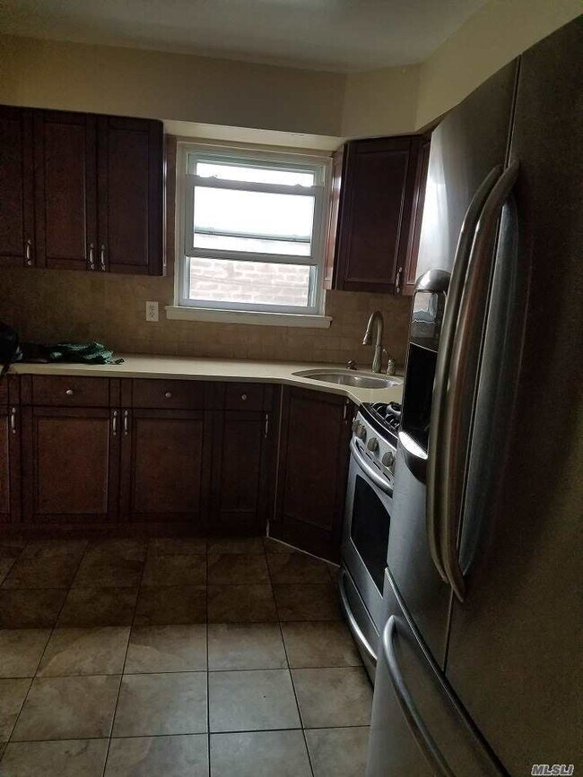Foto del edificio - 108-26 42nd Ave