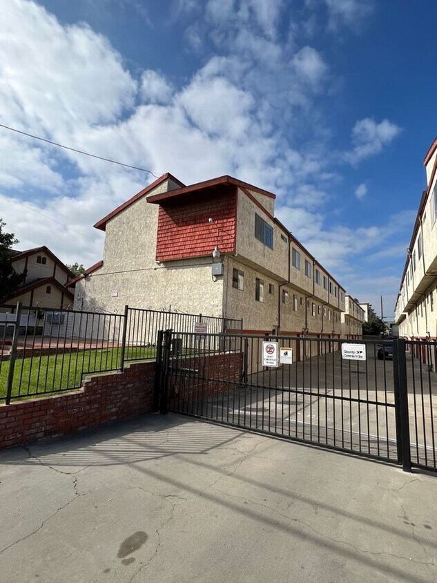 209 N. Nicholson-D - 209 N. Nicholson-D