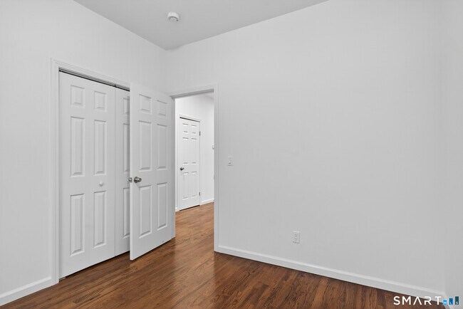 Foto del edificio - 144 Cottage St