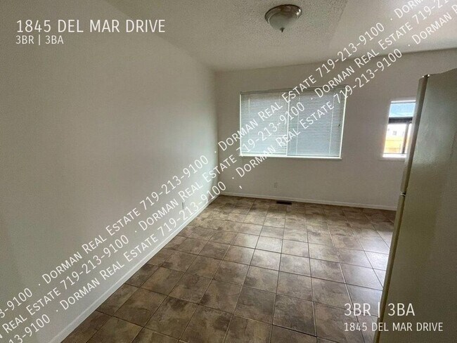 Building Photo - 1845 Del Mar Dr