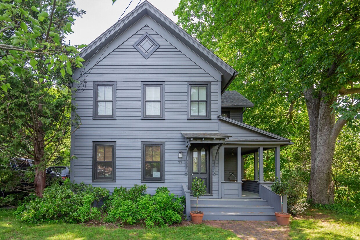 Primary Photo - 75 Hampton St