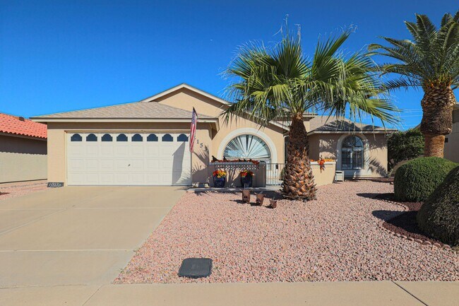 Building Photo - Gorgeous 3 Bedroom / 2 Bath home in Leisur...