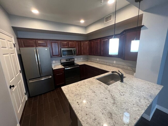 Building Photo - 12924 Ironstone Way