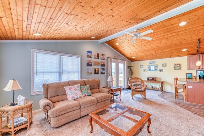 Building Photo - FURNISHED OFF-SEASON RENTAL AVAILABLE STAR...