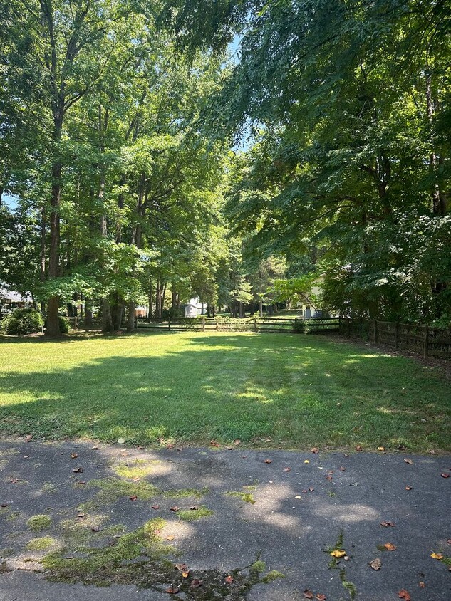 Primary Photo - Lovely 4 bedroom Home Off South Peace Haven