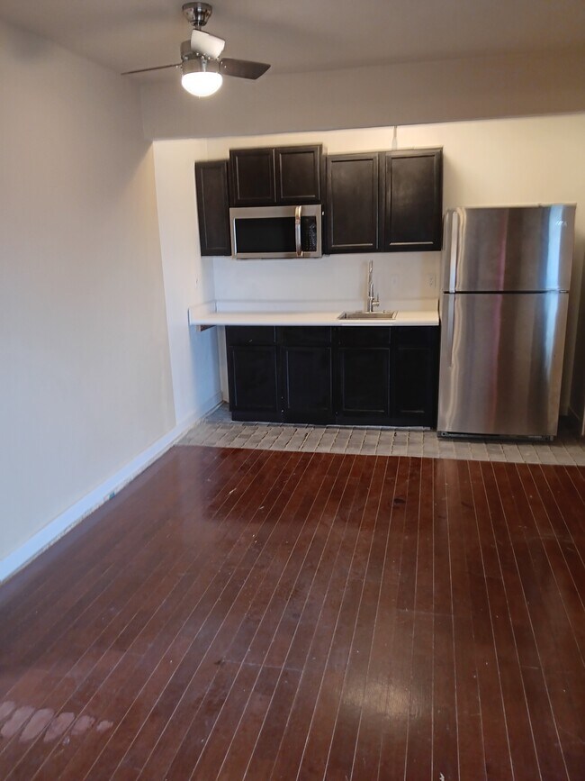 Building Photo - 2057 Redding Ave