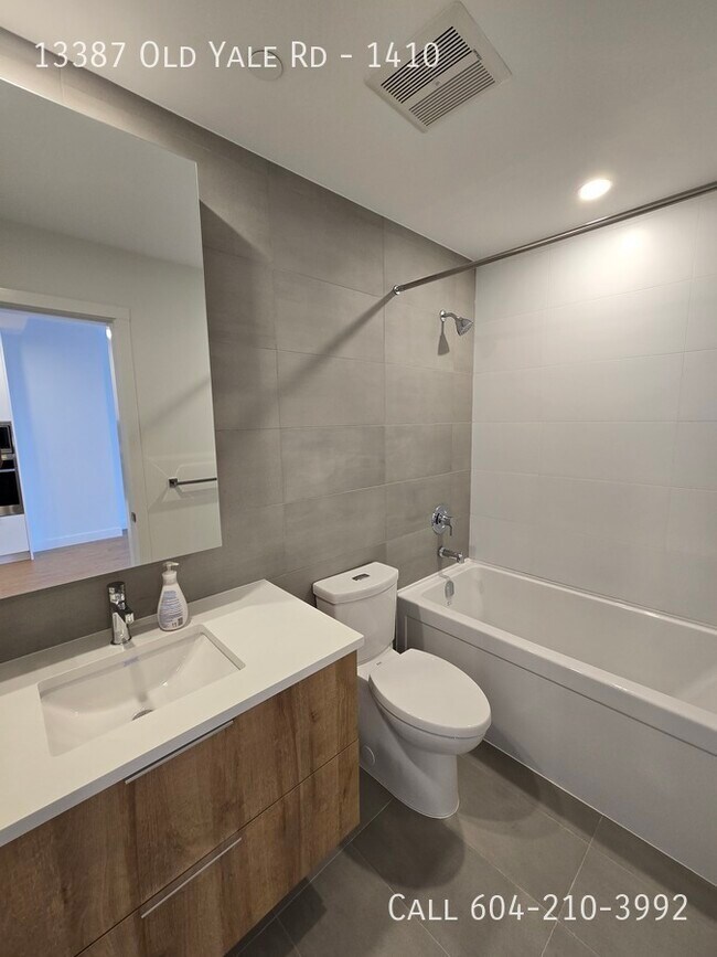 Photo du bâtiment - New Condo in The Holland Two