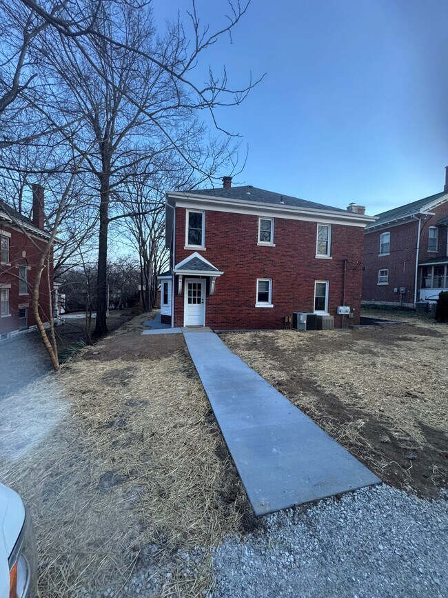 Building Photo - 922 Jefferson St