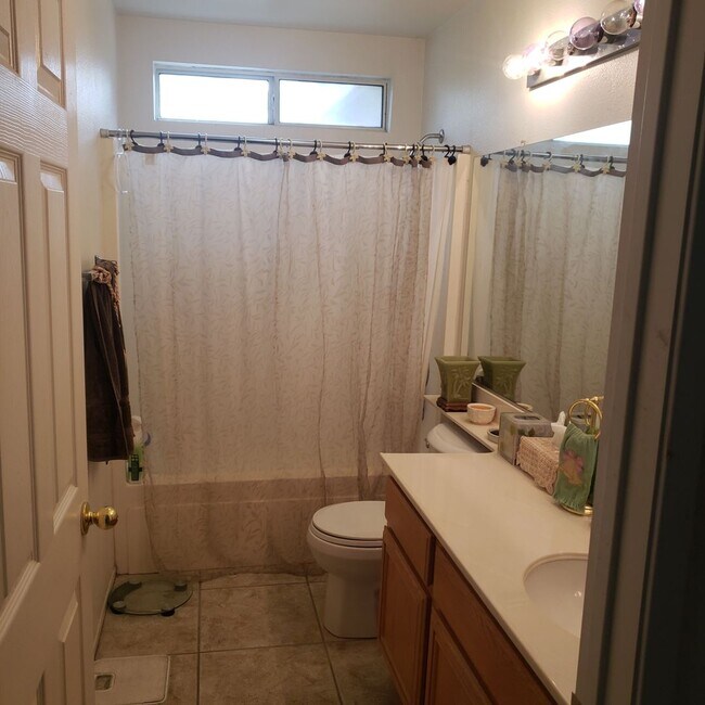 Foto del edificio - ( ( ( Mission Grove 5 BEDROOM 1 bed downst...