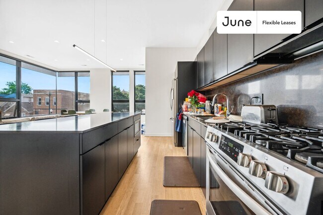 Foto del edificio - 2122 S Hoyne Ave