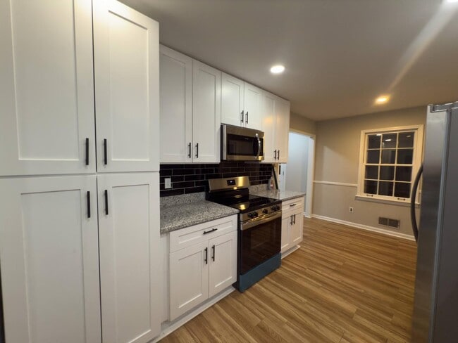 Foto del edificio - 964 Ridgewood Cir