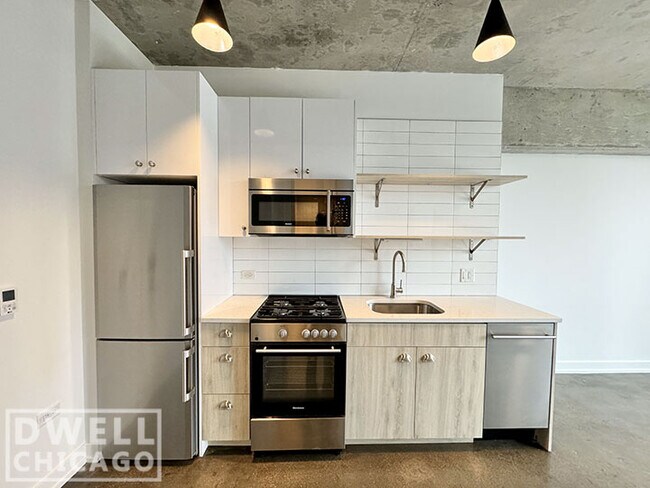 Foto del edificio - 102 W Chicago Ave