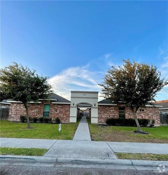 Building Photo - 2605 E Franklin Ave