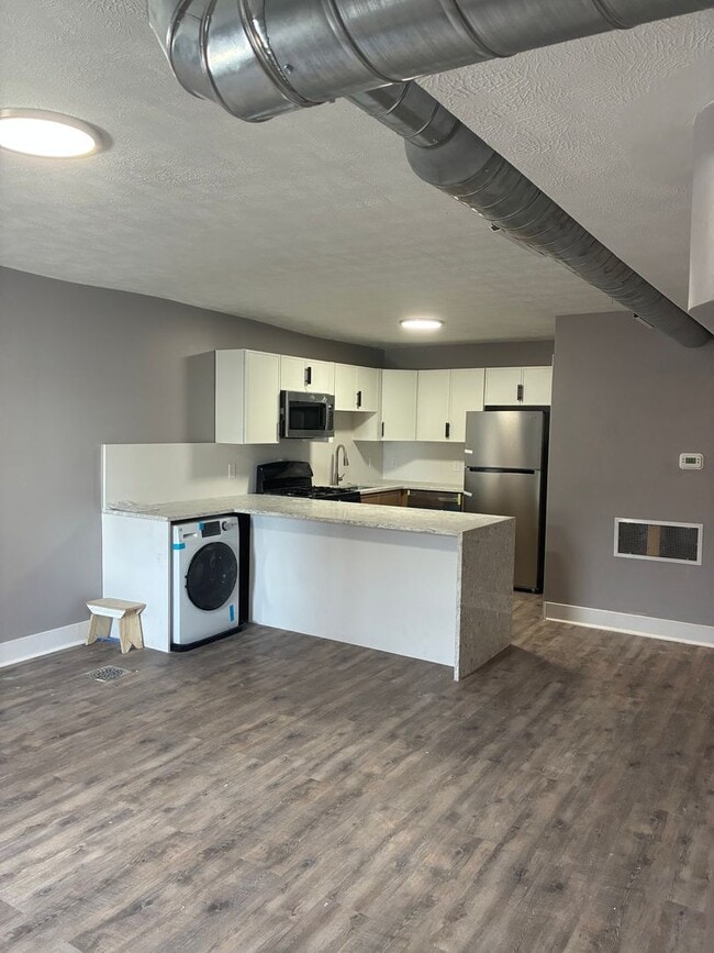 Building Photo - 352-354 Ermine Way