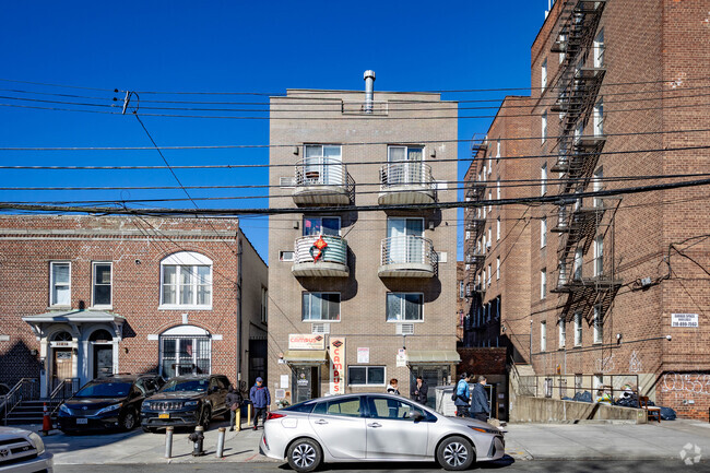 Building Photo - 13271 Maple Ave