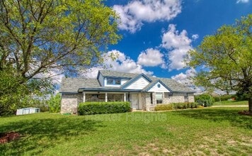 Building Photo - 320 Armadillo Ln