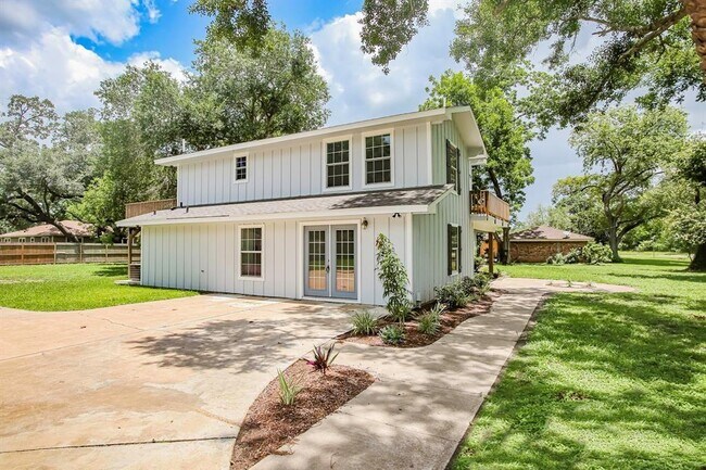 Building Photo - 707 Avenue C