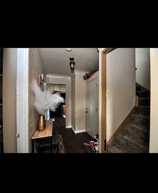 Building Photo - 3007 Pyramid Ave