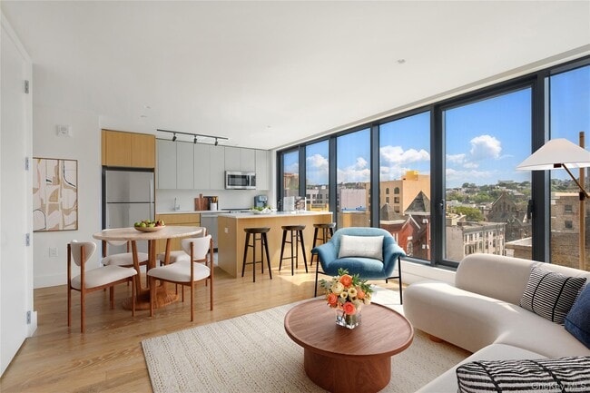 Building Photo - 44 Hudson St