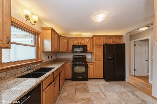 Building Photo - 565 Ridge Rd