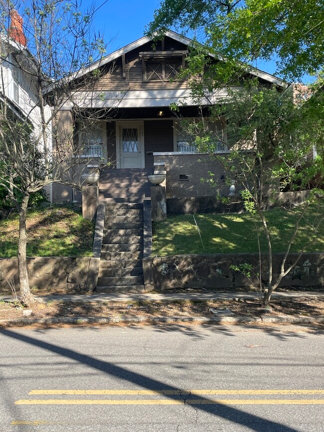 Building Photo - 2305 10th Ct S