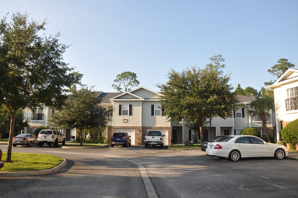 4814 NW 44th Ave Unit 106, Gainesville, FL 32606 Condo for Rent in Gainesville, FL