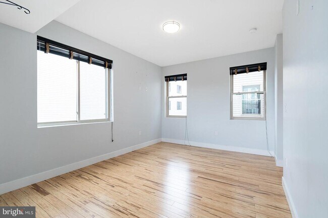 Building Photo - 900 N 16th St