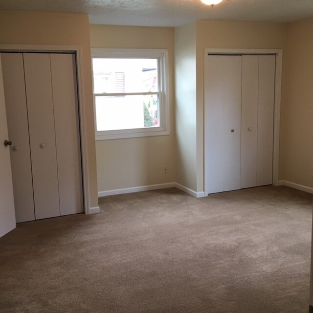Building Photo - AUSTINTOWN 2 BED RANCH/HANDICAP ACCESSABLE