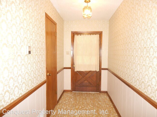 Building Photo - 3 br, 2 bath House - 923 E. 8th St.