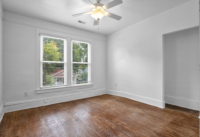 Building Photo - Stunning 1,500 Sq Ft. 3 Bed / 1 Bath Avail...
