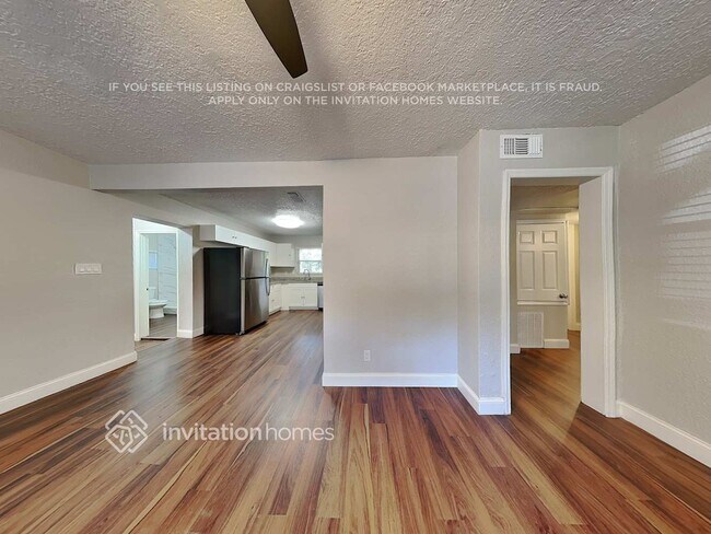 Foto del edificio - 822 Rosalia Dr