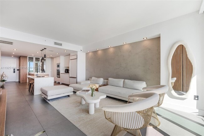 Building Photo - 460 NE 28th St