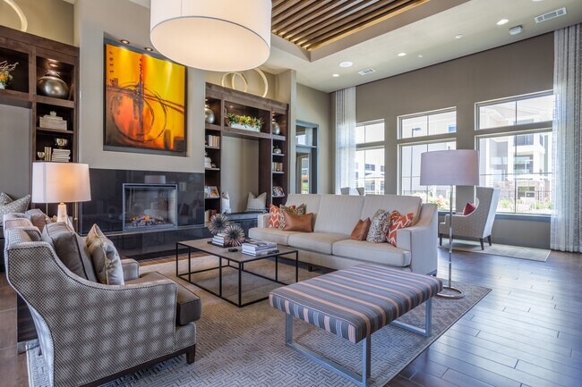 Casa club para residentes y acogedora chimenea. - Encore 281 Apartments