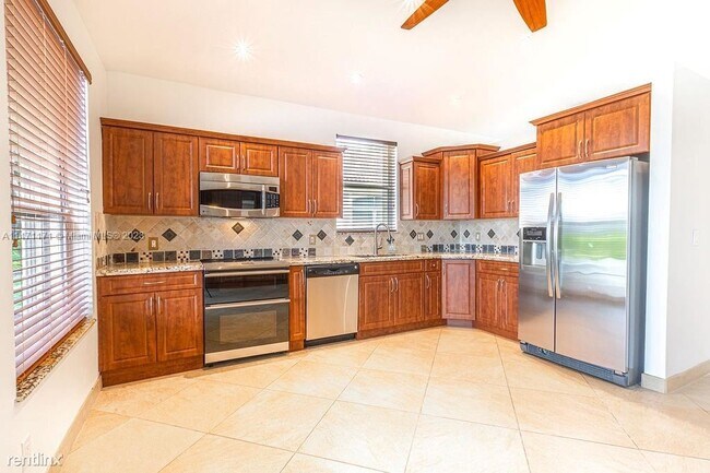 Building Photo - 3 br, 2 bath House - 13192 NW 8th St # 1