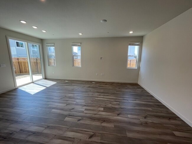 Sala de estar - 677 Barrett Lake Rd