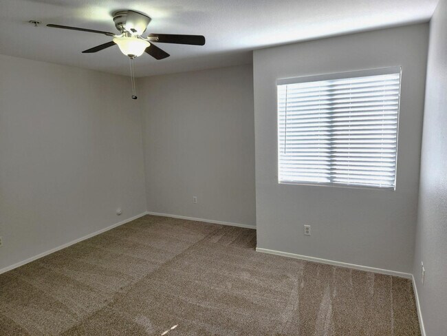Foto del edificio - 16033 N 25th St
