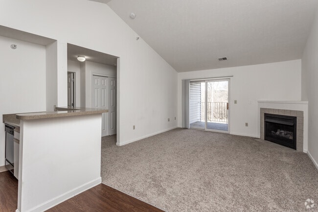 1BR, 1BA w/ Fireplace - 935 SF - Valley View Estates Apartments