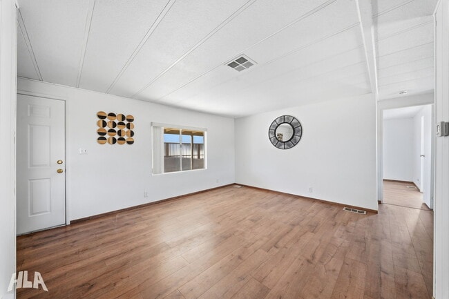 Building Photo - 10584 E Amber Dr